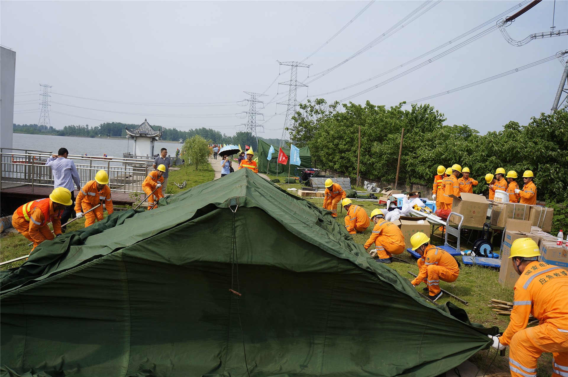 应急基干队伍帐篷搭建2.jpg